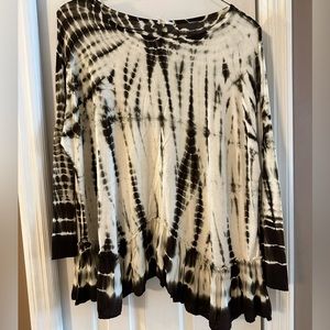 Tie-Dye ladies shirt with ruffle hem